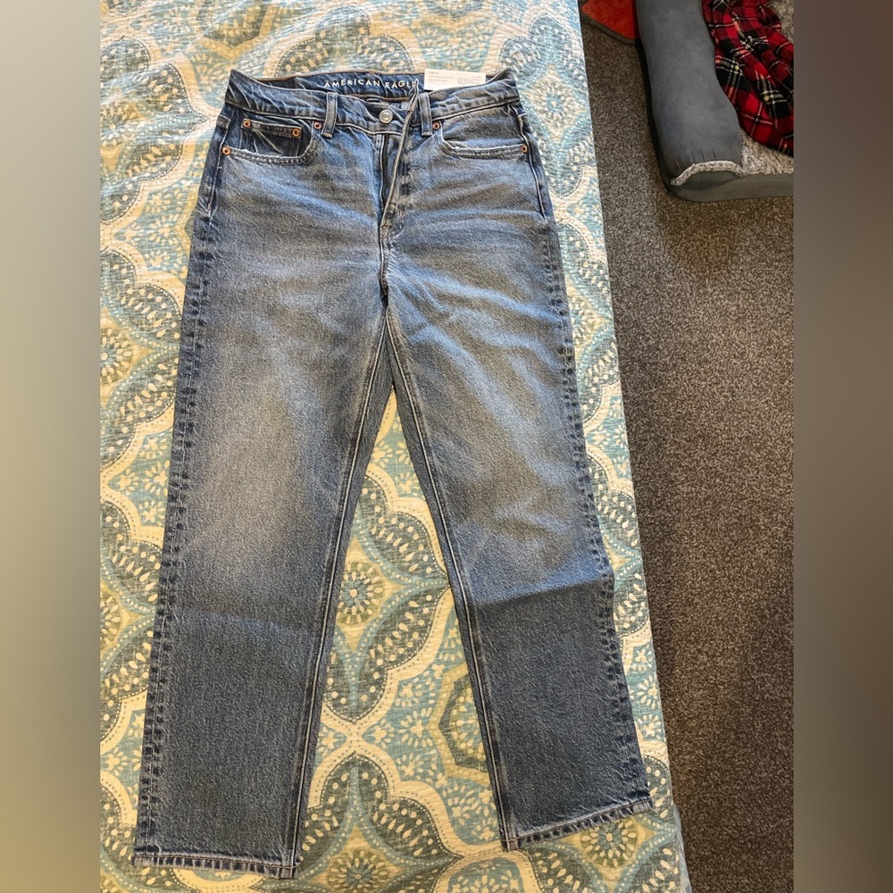 Brand New! 
American Eagle: Super High Rise Ankle Straight
Size 2